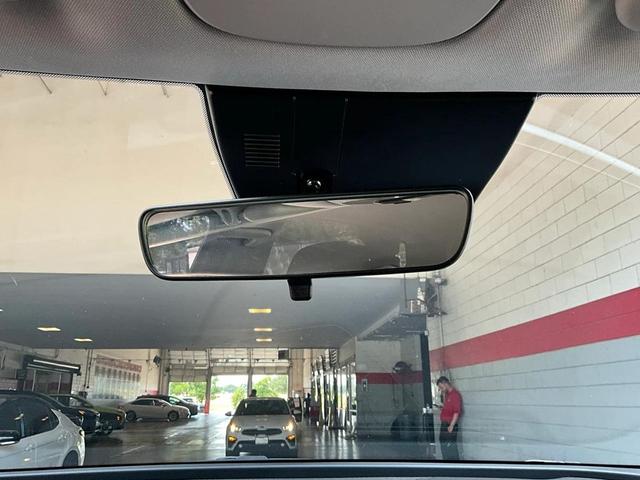 Photo of 2023 Snow White Pearl Kia Sportage