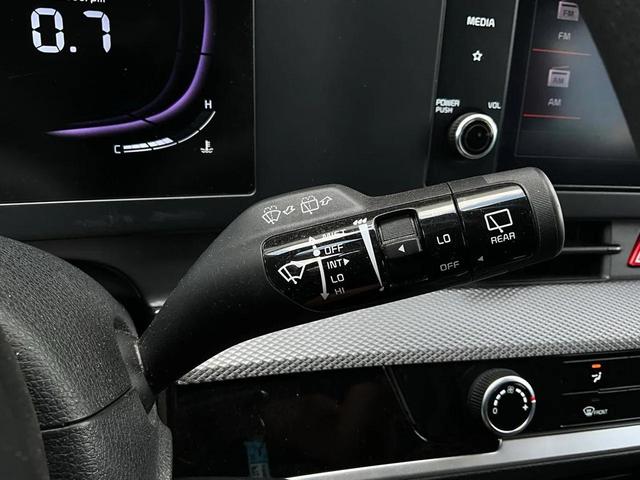 Photo of 2023 Snow White Pearl Kia Sportage