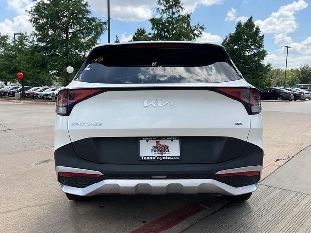 Photo of 2023 Snow White Pearl Kia Sportage