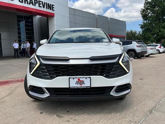 Photo of 2023 Snow White Pearl Kia Sportage