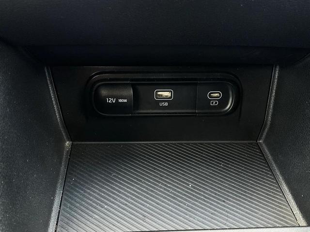 Photo of 2023 Snow White Pearl Kia Sportage