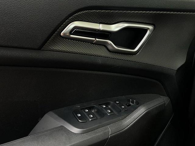 Photo of 2023 Snow White Pearl Kia Sportage