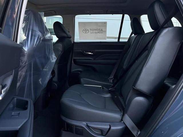 Photo of 2025 Midnight Black Toyota Grand Highlander