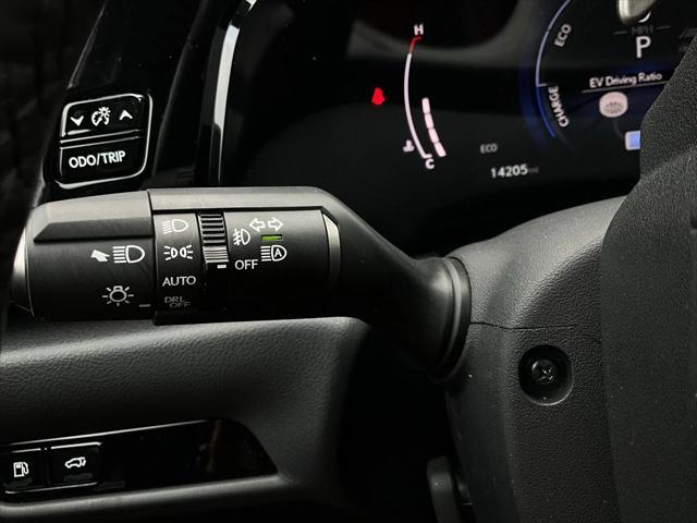 Photo of 2023 Eminent White Pearl Lexus NX 350h