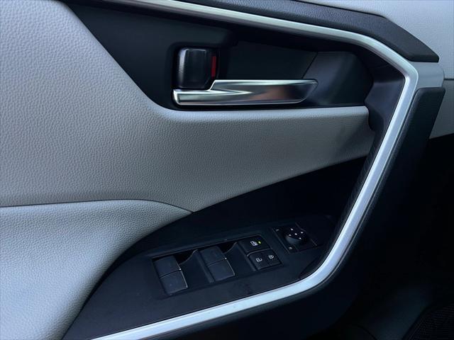 Photo of 2025 Ice Cap Toyota RAV4 Hybrid