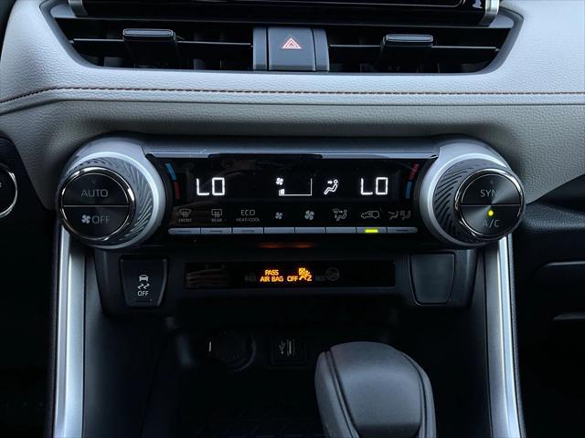 Photo of 2025 Ice Cap Toyota RAV4 Hybrid