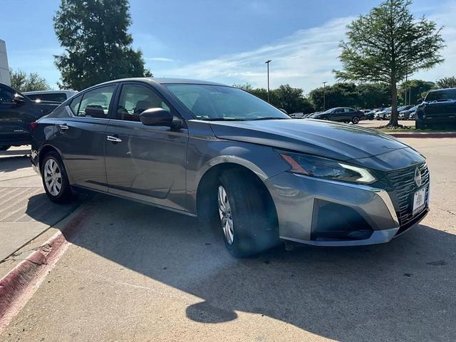 Photo of 2024 Gun Metallic Nissan Altima