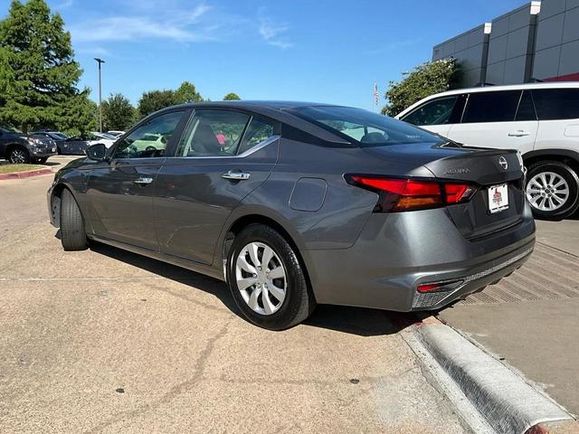 Photo of 2024 Gun Metallic Nissan Altima