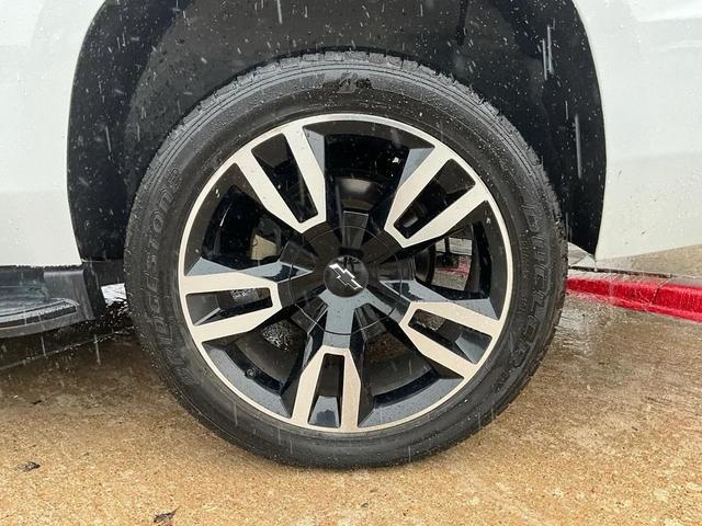 Photo of 2018 Summit White Chevrolet Tahoe