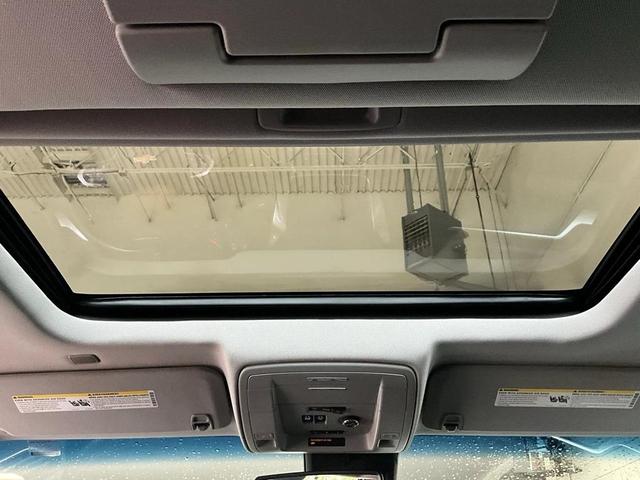Photo of 2018 Summit White Chevrolet Tahoe
