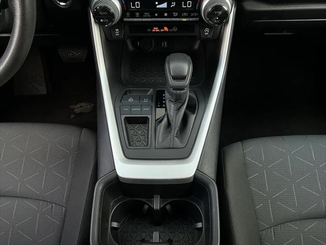Photo of 2024 Ice Cap Toyota RAV4