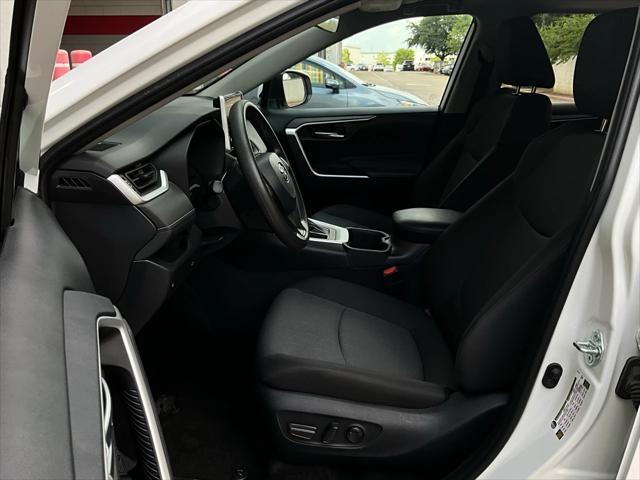 Photo of 2024 Ice Cap Toyota RAV4