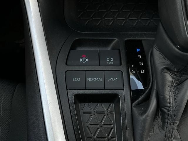 Photo of 2024 Ice Cap Toyota RAV4