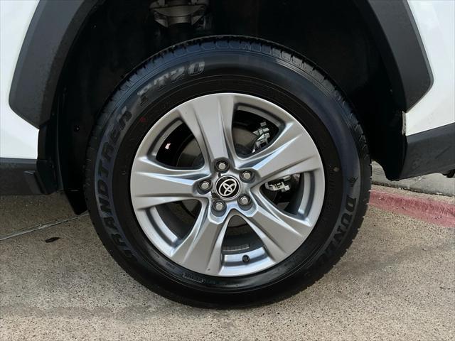 Photo of 2024 Ice Cap Toyota RAV4
