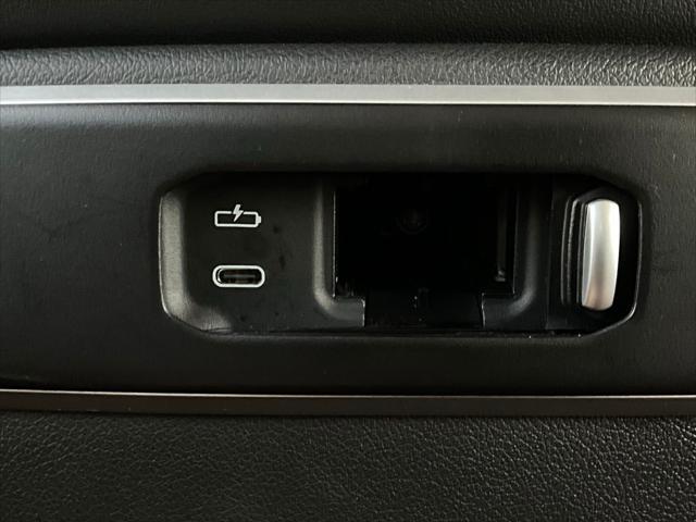 Photo of 2025 Alpine White BMW X7