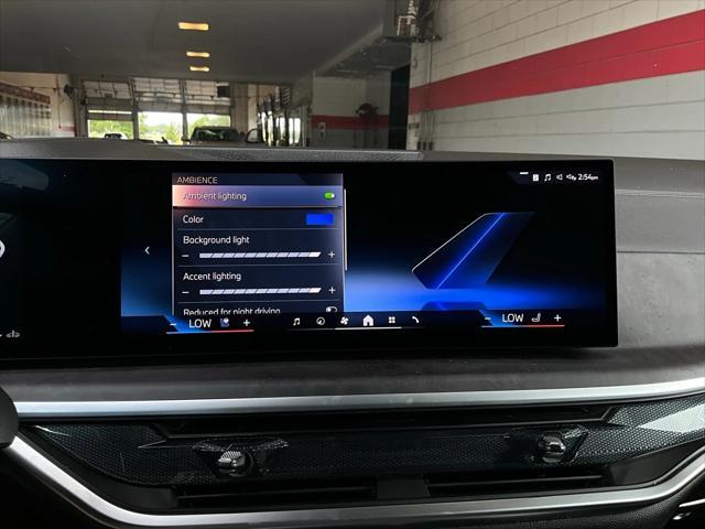 Photo of 2025 Alpine White BMW X7