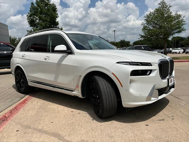 Photo of 2025 Alpine White BMW X7