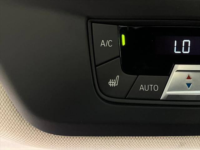 Photo of 2025 Alpine White BMW X7