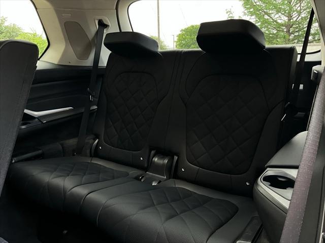 Photo of 2025 Alpine White BMW X7