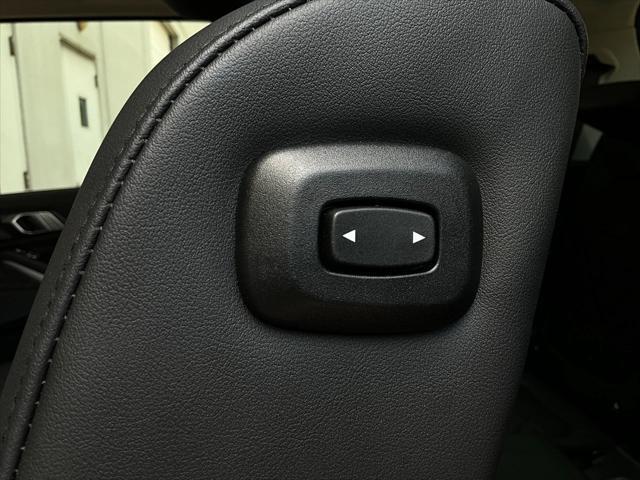 Photo of 2025 Alpine White BMW X7