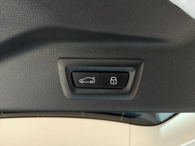 Photo of 2025 Alpine White BMW X7