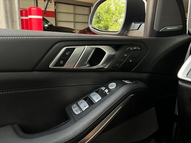 Photo of 2025 Alpine White BMW X7