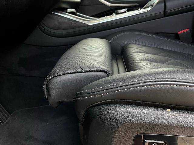 Photo of 2025 Alpine White BMW X7