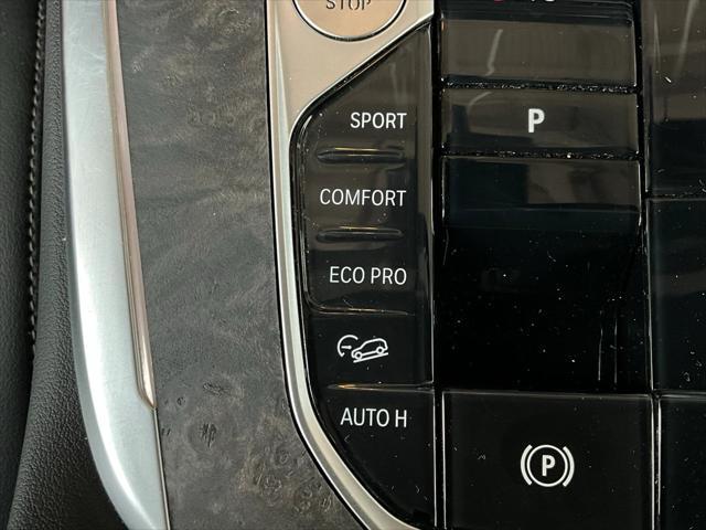Photo of 2025 Alpine White BMW X7