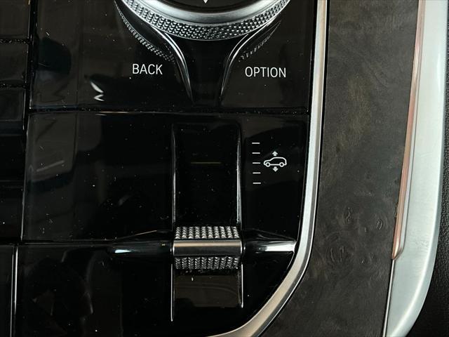 Photo of 2025 Alpine White BMW X7
