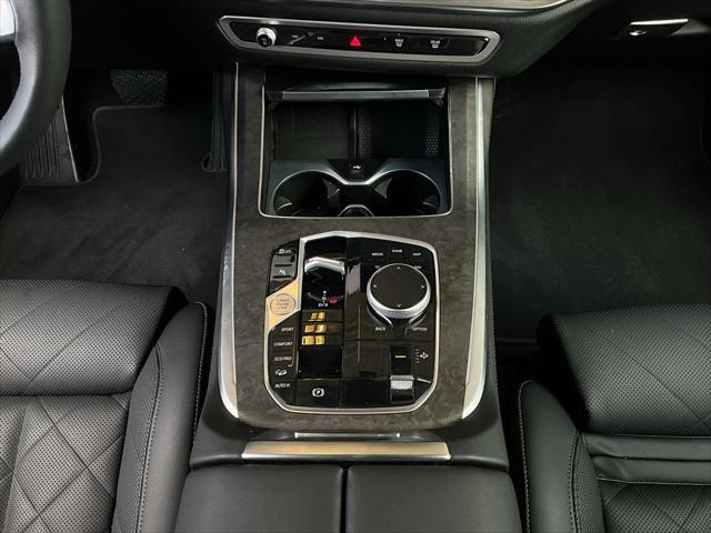 Photo of 2025 Alpine White BMW X7