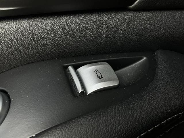 Photo of 2025 Alpine White BMW X7