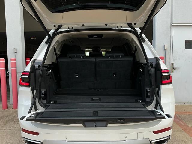 Photo of 2025 Alpine White BMW X7