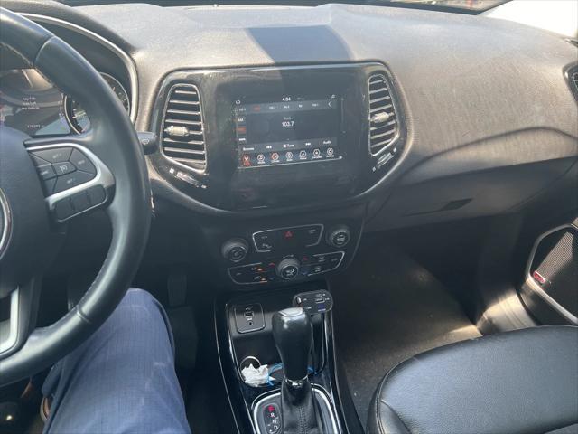 Photo of 2018 Diamond Black Crystal Pearlcoat Jeep Compass