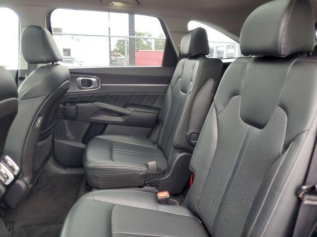 Photo of 2021 Sapphire Blue Kia Sorento