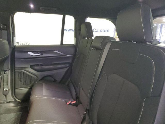 Photo of 2025 Bright White Clearcoat Jeep Grand Cherokee