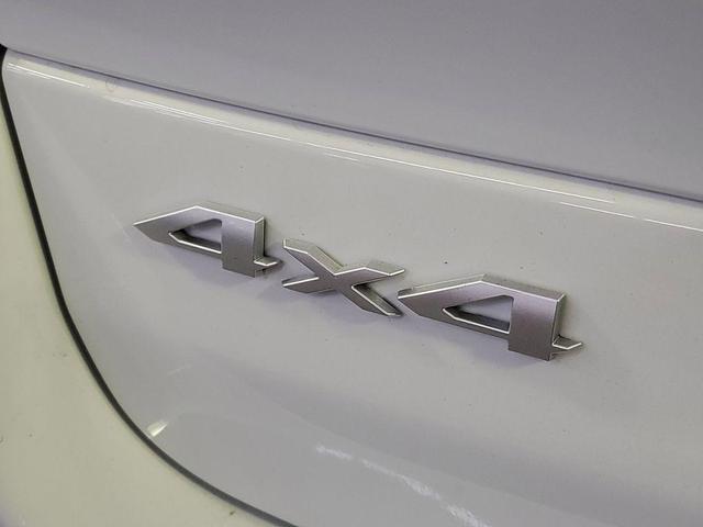 Photo of 2025 Bright White Clearcoat Jeep Grand Cherokee