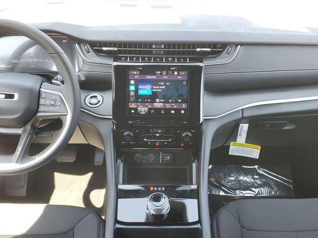 Photo of 2025 Bright White Clearcoat Jeep Grand Cherokee