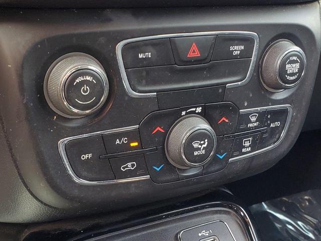 Photo of 2020 Granite Crystal Metallic Clearcoat Jeep Compass