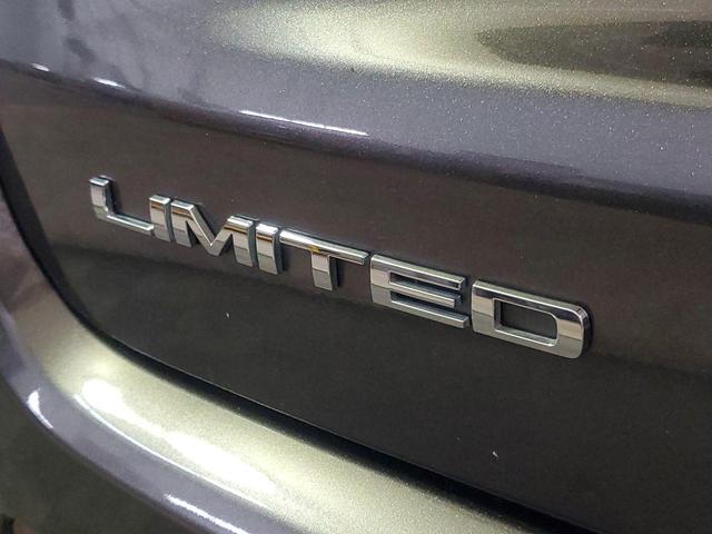 Photo of 2020 Granite Crystal Metallic Clearcoat Jeep Compass