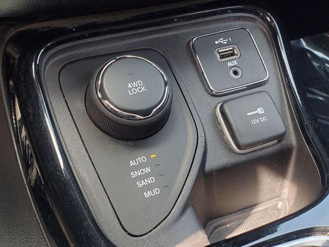 Photo of 2020 Granite Crystal Metallic Clearcoat Jeep Compass