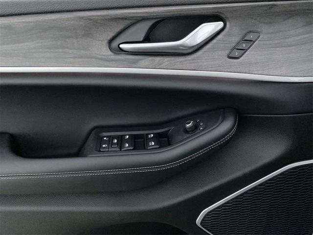 Photo of 2025 Silver Zynith Jeep Grand Cherokee