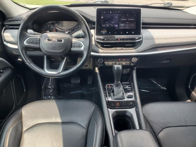 Photo of 2022 Bright White Clearcoat Jeep Compass