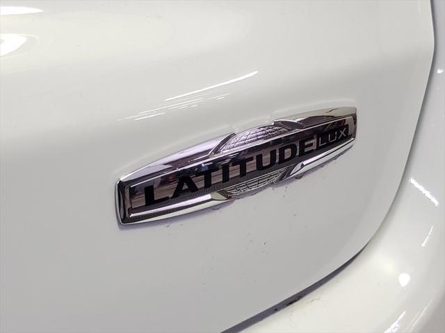 Photo of 2022 Bright White Clearcoat Jeep Compass