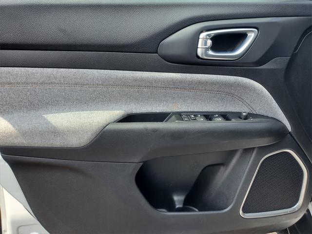 Photo of 2022 Bright White Clearcoat Jeep Compass