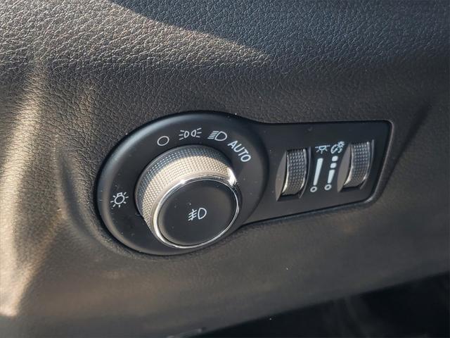 Photo of 2022 Bright White Clearcoat Jeep Compass