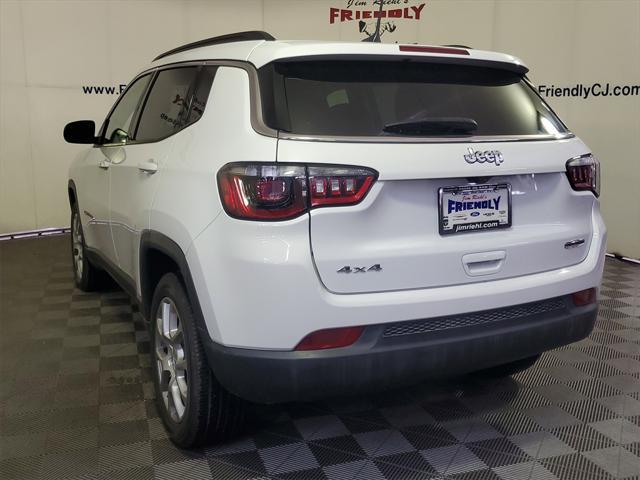Photo of 2022 Bright White Clearcoat Jeep Compass