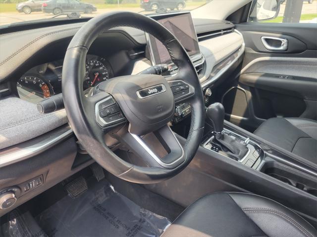 Photo of 2022 Bright White Clearcoat Jeep Compass