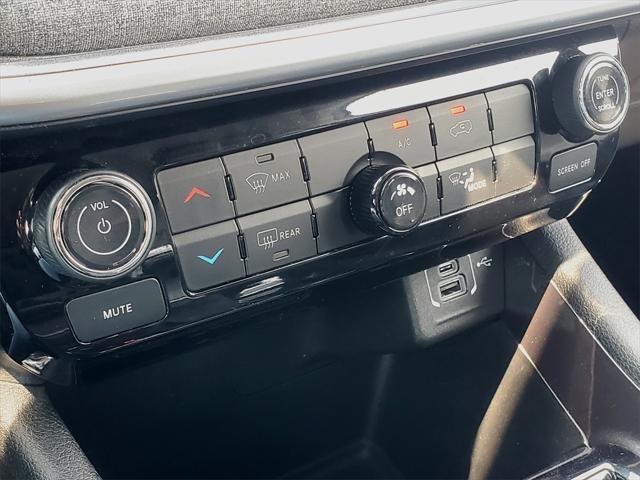 Photo of 2022 Bright White Clearcoat Jeep Compass