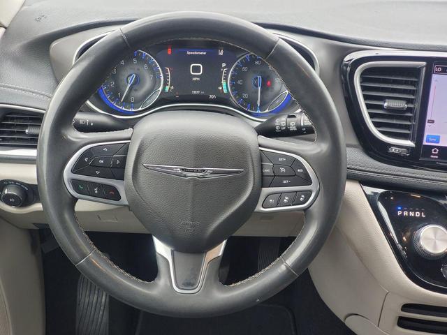 Photo of 2022 Granite Crystal Metallic Clearcoat Chrysler Pacifica