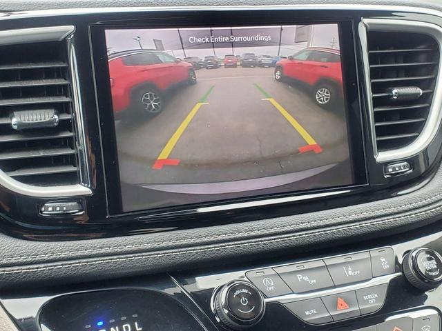 Photo of 2022 Granite Crystal Metallic Clearcoat Chrysler Pacifica